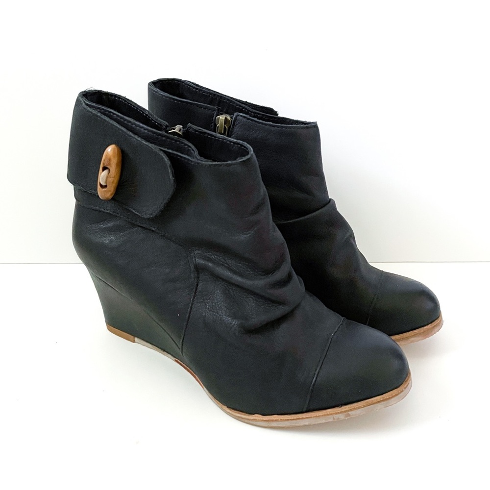 Vintage J Shoes Black Ankle Boots w/ Side zippers